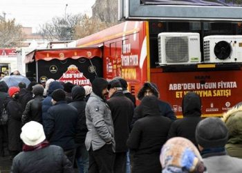 الأتراك يصطفون في أنقرة لشراء اللحوم بأسعار مخفضة