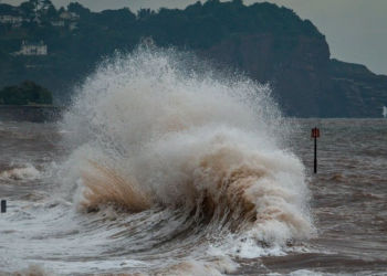 تحذيرات من تسونامي في البحر المتوسط عقب زلزال قهرمان مرعش