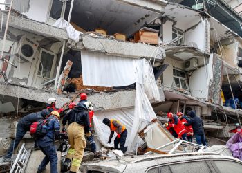 ذي إيكونوميست: الزلازل في تركيا يعكس الأبعاد المميتة لفساد المقاولات