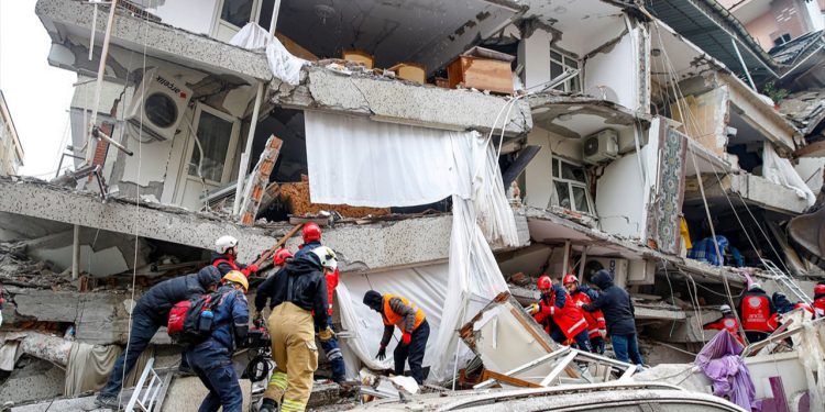 ذي إيكونوميست: الزلازل في تركيا يعكس الأبعاد المميتة لفساد المقاولات