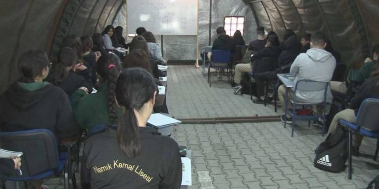 التعليم في الخيام بمدارس  شمال قبرص