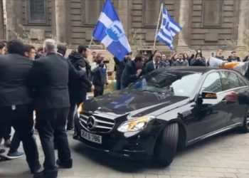 اعتراض موكب رئيس قبرص الشمالية في لندن