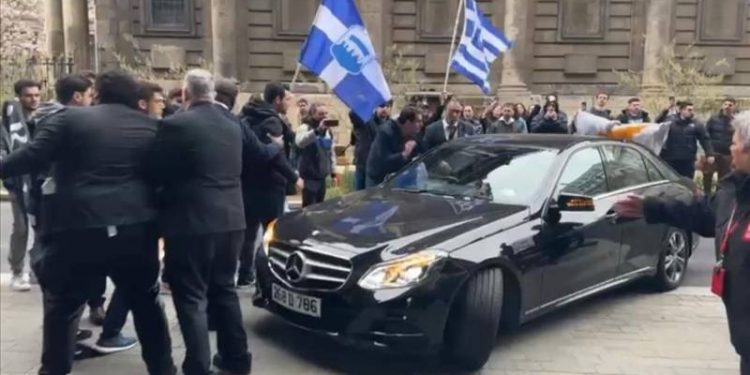 اعتراض موكب رئيس قبرص الشمالية في لندن