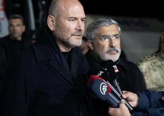 تركيا.. دعوة وزير الداخلية لجمع مساعدات غذائية لضحايا الزلزال تثير انتقادات