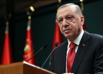 صحفية تركية: أردوغان سينفذ حملة  إقالات على مستويات بارزة