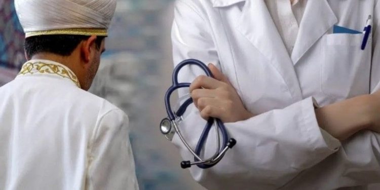 تركيا.. تراجع عدد الأطباء بالمستشفيات وتزايد عدد المشايخ