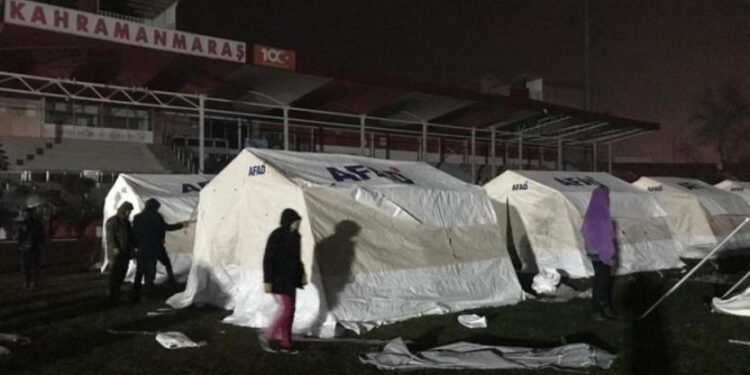 تركيا.. هل تركب الحكومة عدادات كهرباء في خيام ضحايا الزلزال؟