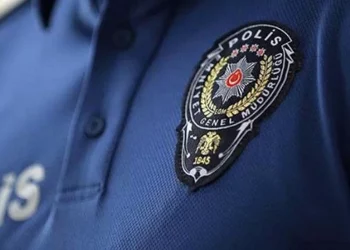 تركيا.. اعتقال مساعد قائد شرطة سرق مجوهرات من بين الأنقاض