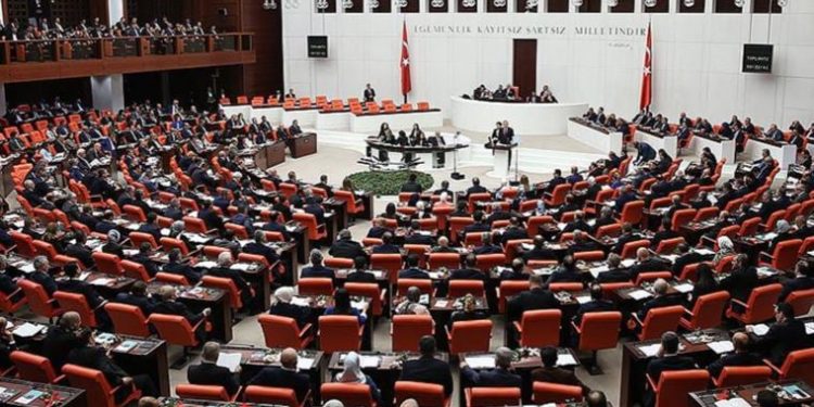 الأتراك يطالبون بمشاركة نسائية واسعة في البرلمان 