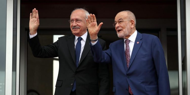 عاجل| كمال كليجدار أوغلو مرشحًا رئاسيًا لتحالف المعارضة التركية