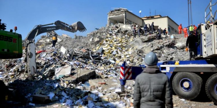 تركيا.. تراجع أعداد العمال المؤمّن عليهم بمناطق الزلزال