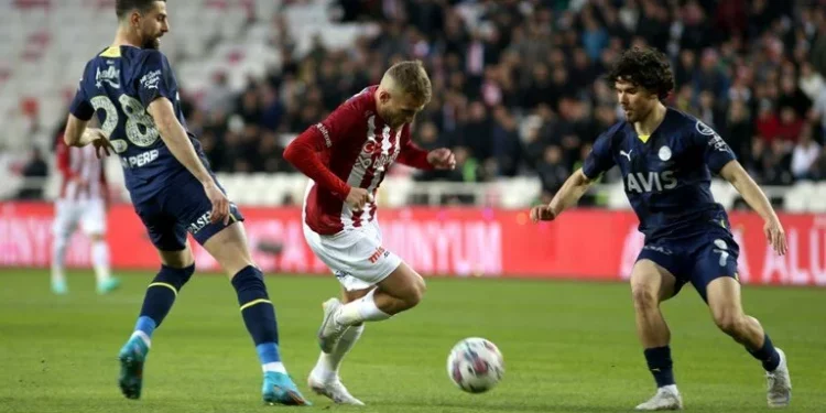 الدوري التركي فنربخشة يهزم سيفاسبور 3-1