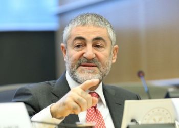 وزير المالية: تركيا تنمو واقتصاد العالم يتقلص!