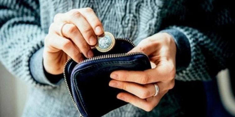 حد الفقر في تركيا يتجاوز 33 ألف ليرة مع تسارع وتيرة تراجع العملة