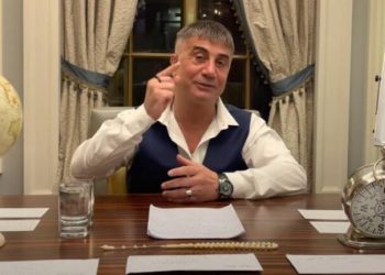 سادات بكر يكسر صمته على تويتر