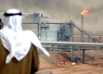السعودية تخفض إنتاجها من النفط
