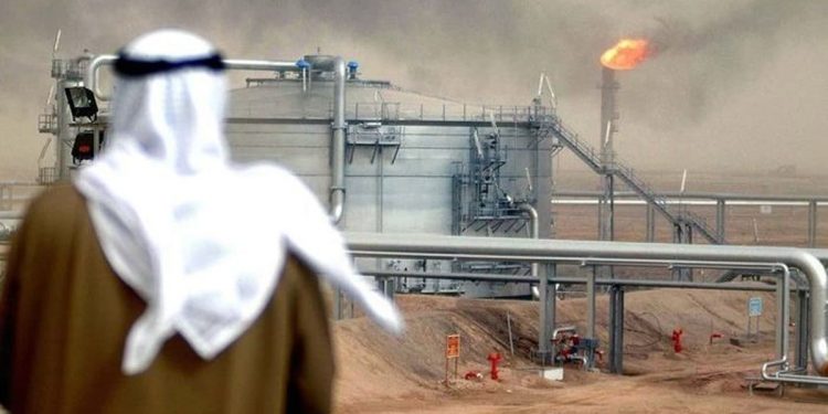 السعودية تخفض إنتاجها من النفط