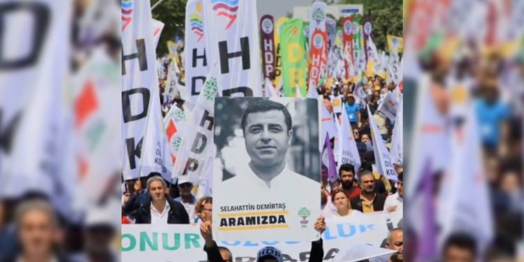 دميرطاش: العمال سيحاسبون اللص في صناديق الاقتراع!