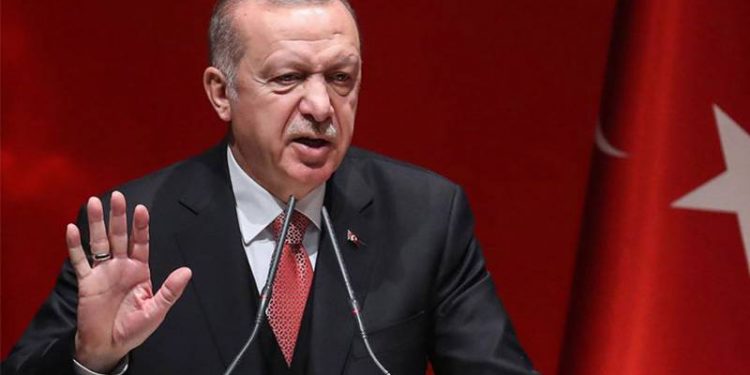 فايننشال تايمز: أردوغان محاط بالمتملقين