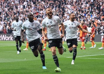 ديربي إسطنبول.. بشكتاش يفوز على جالطة سراي بـ3 أهداف