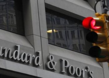 ستاندرد آند بورز ترفع علاوة المخاطر في تركيا 