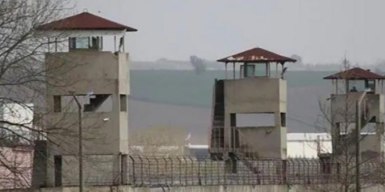 تقرير: وفاة 93 معتقلًا بالسجون التركية خلال 17 شهرًا