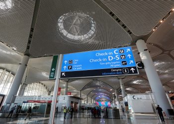 20 ألف ناخب يدلون بأصواتهم داخل مطار “إسطنبول”