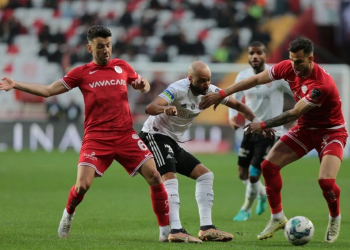 بشكتاش يفوز على أنطاليا سبور