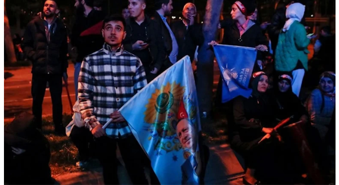 مراسل نيويورك تايمز الأجواء متوترة في حزب العدالة والتنمية