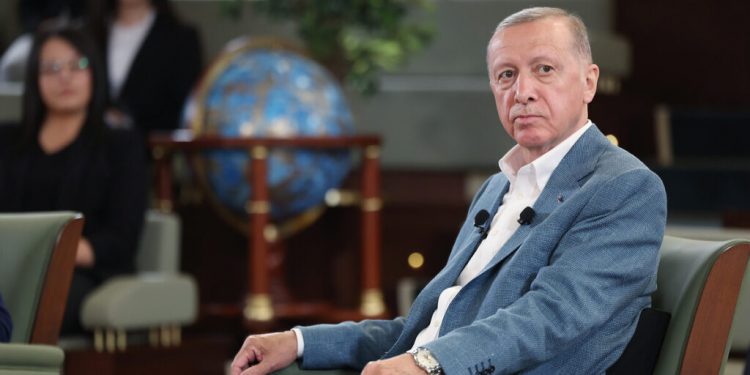 رويترز: من الصعب تصديق أن أردوغان “الشرير” سيقبل الهزيمة بهدوء