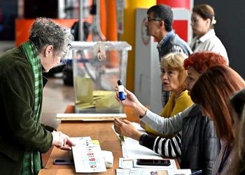 تركيا.. شرطي يحذر من مخطط للإيقاع بضحايا الفصل التعسفي خلال الانتخابات