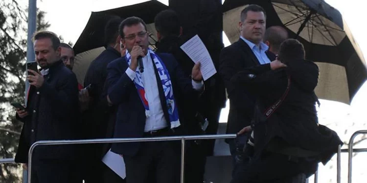 تركيا.. إخلاء سبيل 15 اعتدوا على عمدة إسطنبول بالحجارة