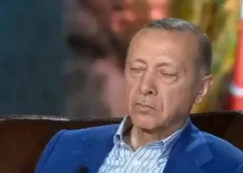 أردوغان ينام خلال بث مباشر!