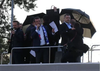 هجوم على إمام أوغلو وإصابة حارسه الشخصي في أرضوم