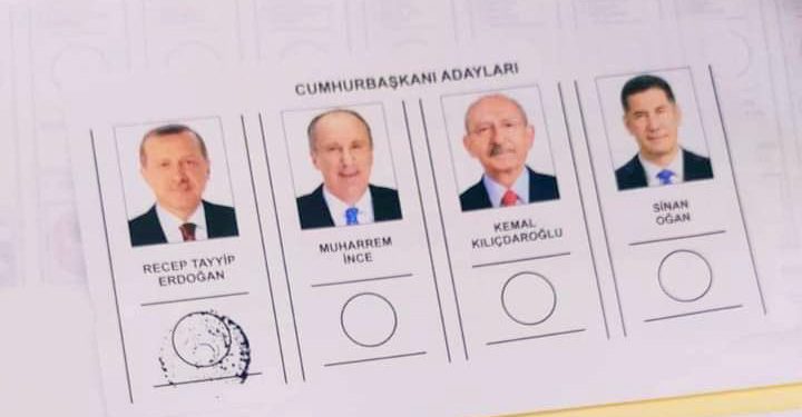 أوراق اقتراع مؤشر عليها تحت اسم أردوغان