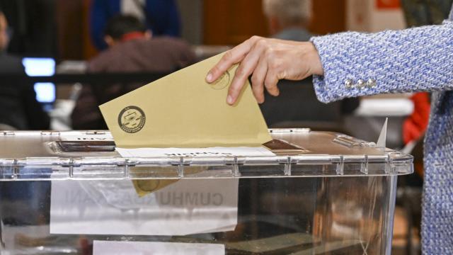 مليون تركي يدلون بأصواتهم في الجولة الثانية بالخارج