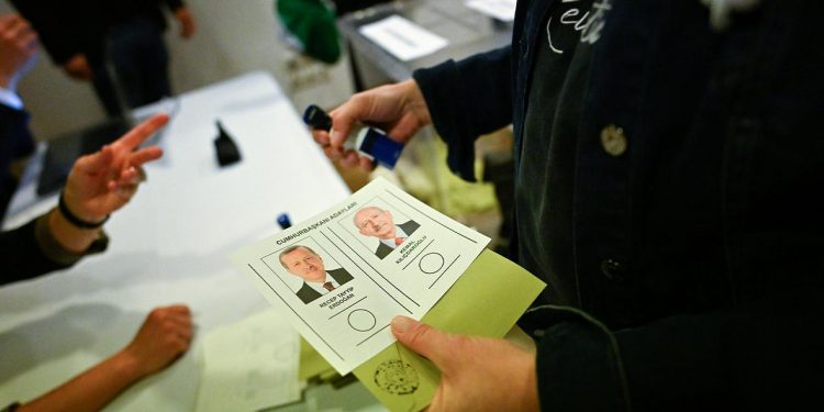تركيا.. تصويت الأتراك بالخارج يتجاوز الجولة الأولى