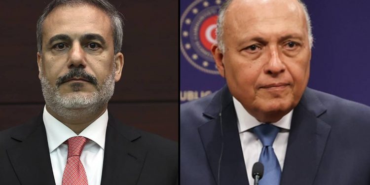 وزير الخارجية التركي الجديد يجري أول اتصال مع نظيره المصري