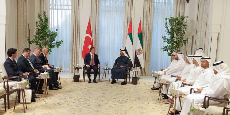 صحفية تركية: الإمارات تستثمر 30 مليار دولار في تركيا