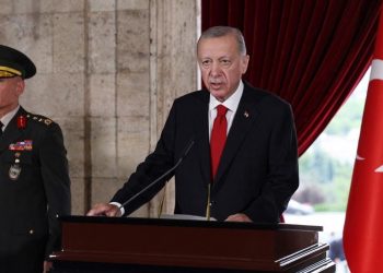 أردوغان يعرض مشاركة تركيا في تحقيق بشأن سد كاخوفكا