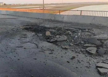 أوكرانيا تقصف جسرًا يربط القرم مع خيرسون