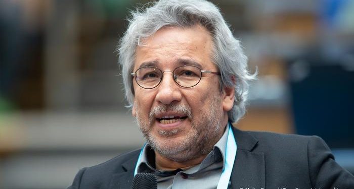 جان دوندار: لا يمكن للصخفي التركي أن يكون حرًّا في المنفى