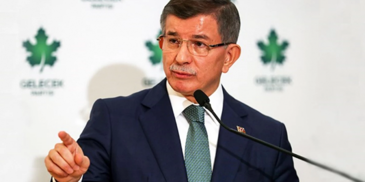 داود أوغلو: التراجع الحاد في الليرة سيؤدي لانفجار التضخم