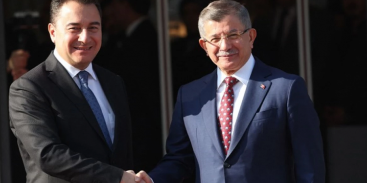 تركيا.. أنباء عن دمج حزبي المستقبل والديمقراطية والتقدم