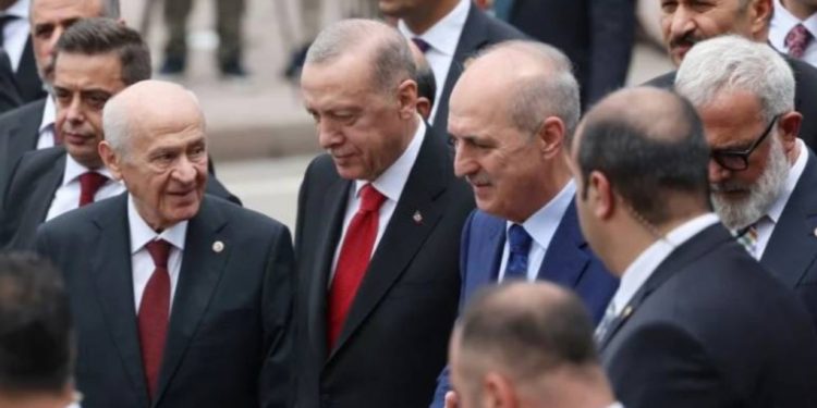 تركيا.. هل يتولى نعمان كورتولموش رئاسة البرلمان؟