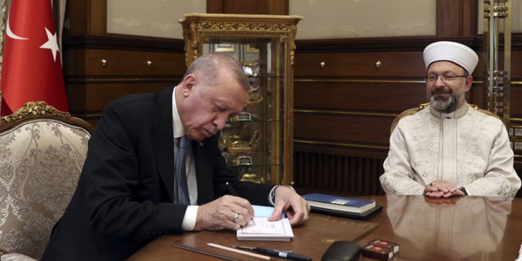 الشؤون الدينية التركية تنفق 16 مليار ليرة تركية في 5 أشهر!