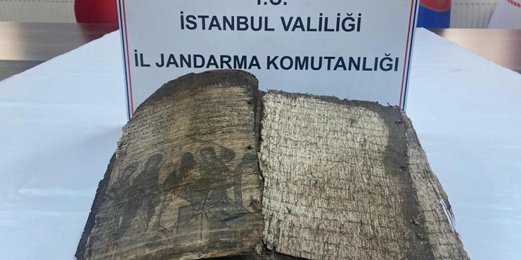 مصادرة كتاب مقدس عبري عمره 1100 عام في إسطنبول