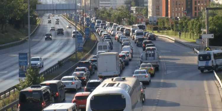 سكان إسطنبول يغادرون قبل العيد لهذا السبب