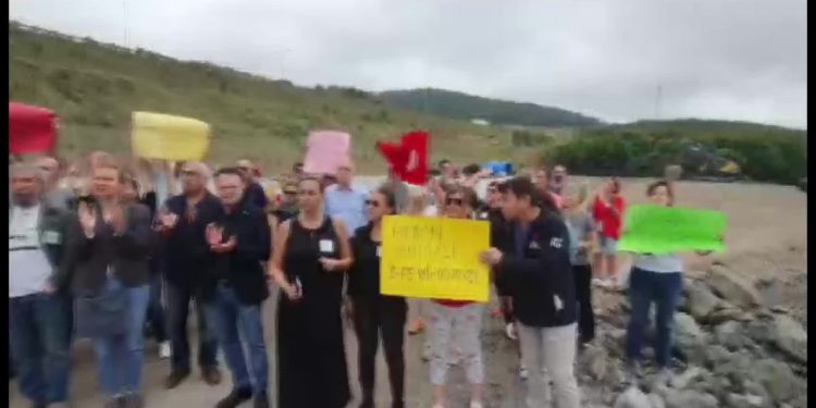 أهالي إسطنبول يحتجون على بناء مصنع للخرسانة