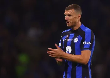 الهداف البوسني إدين دجيكو يصل إسطنبول للتوقيع مع فنربخشه